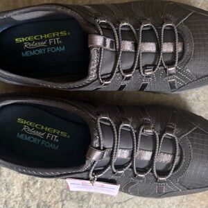 Skechers Women’s Grey Relaxed Fit Sneakers
